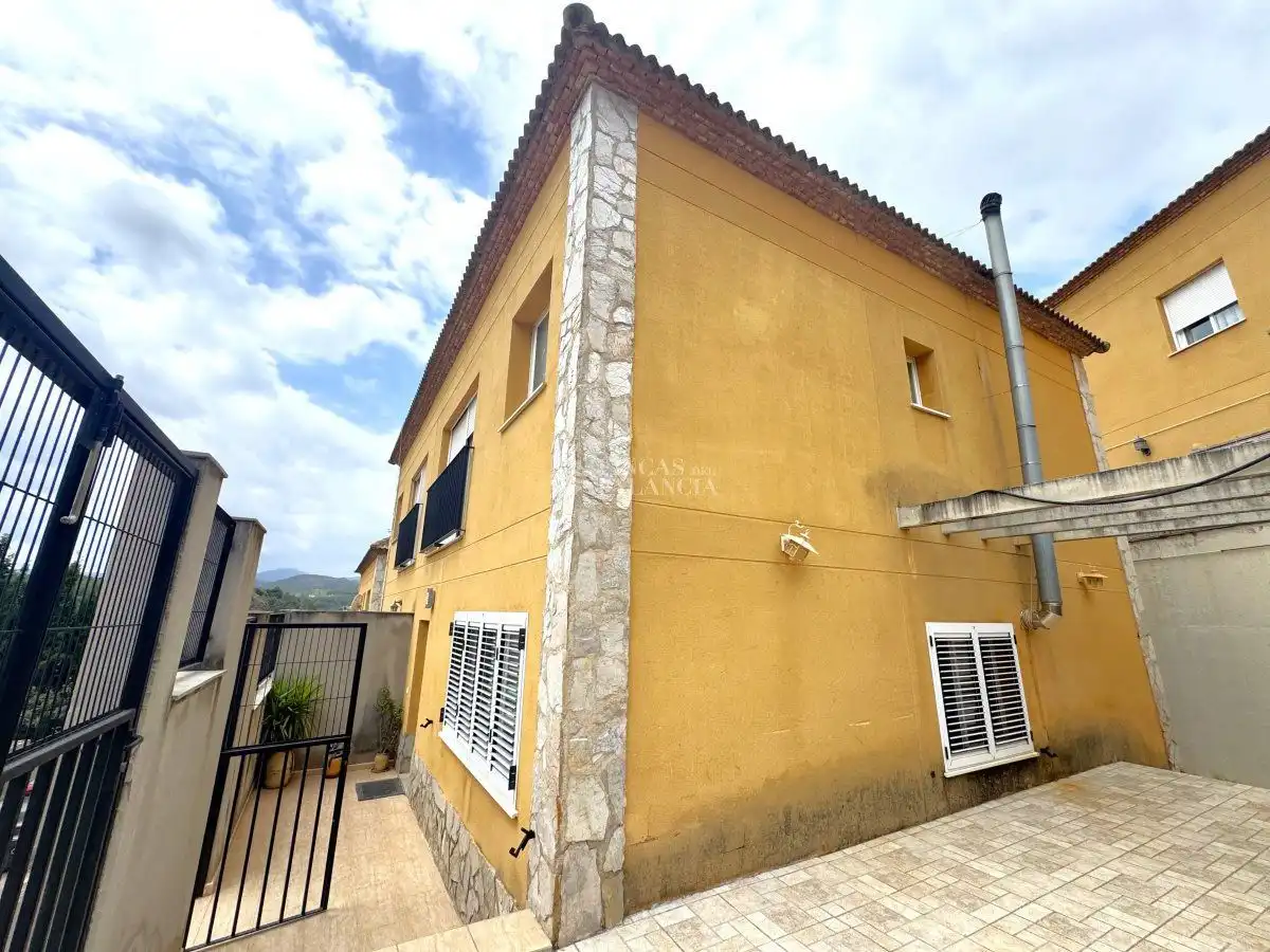 Vista exterior de Casa o xalet en venda en Sot de Ferrer amb Calefacció, Terrassa i Traster