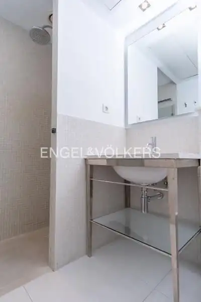 Badezimmer von Wohnung zur Miete in Madrid mit Klimaanlage, Heizung und Terrasse