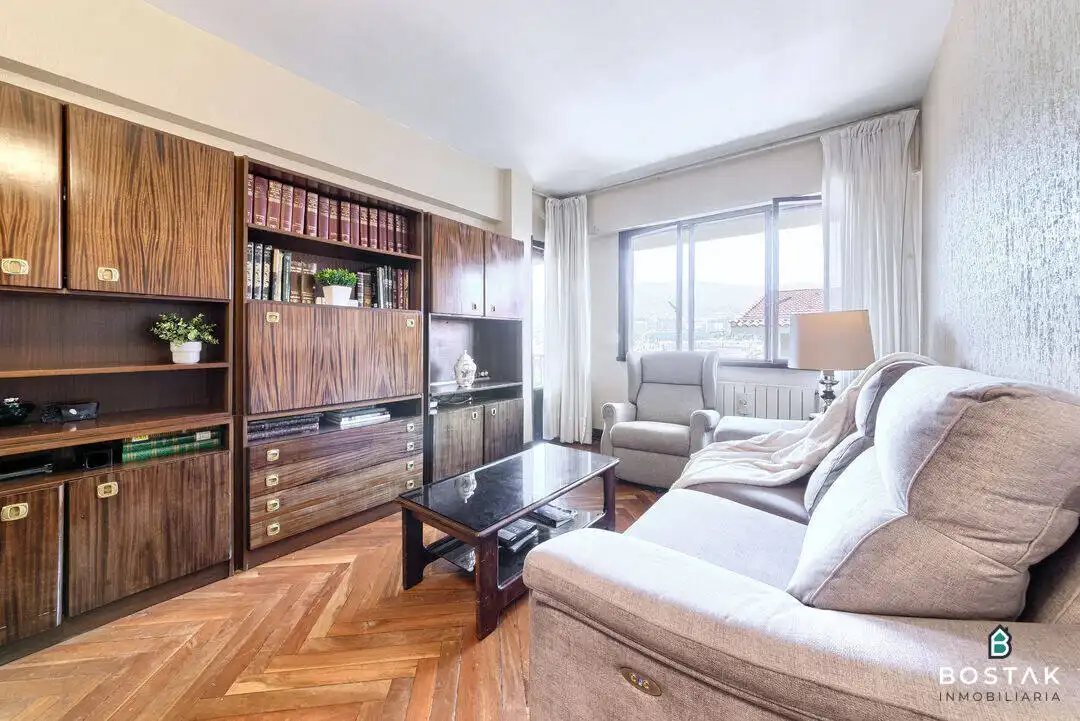 Wohnzimmer von Wohnung zum Verkauf in Bilbao  mit Heizung und Balkon