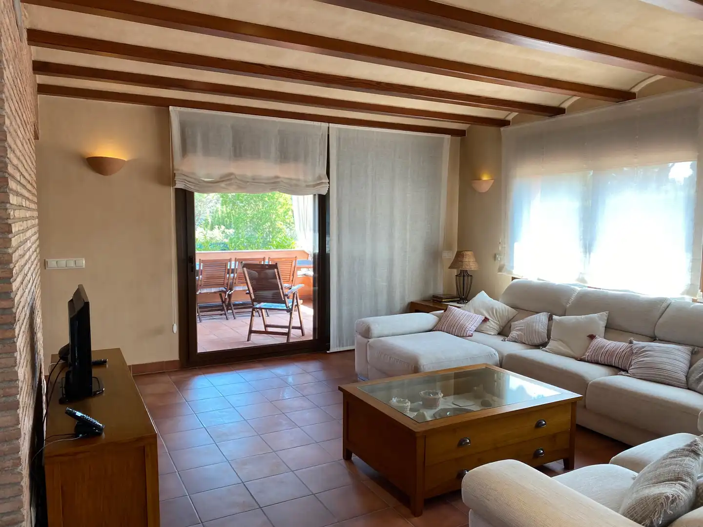 Sala de estar de Casa o chalet en venta en Mont-ras con Aire acondicionado, Calefacción y Jardín privado
