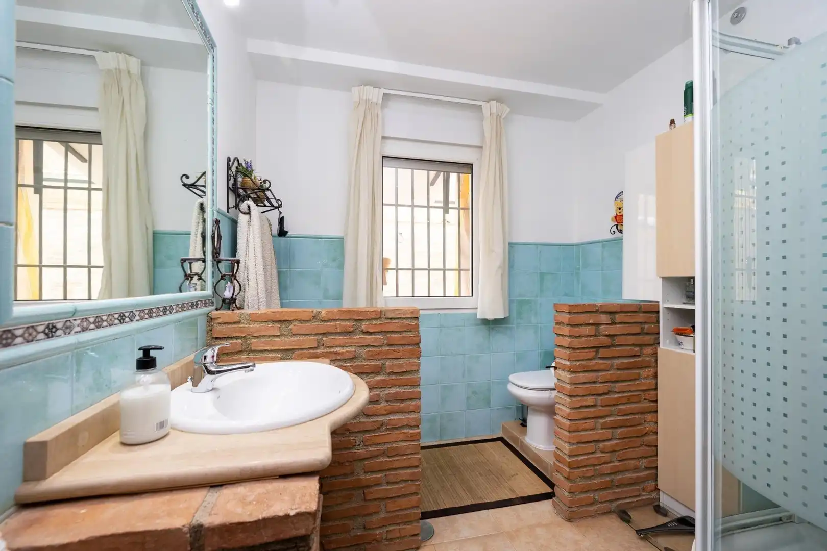 Bathroom of Houses for sale in Barrio de la Vega