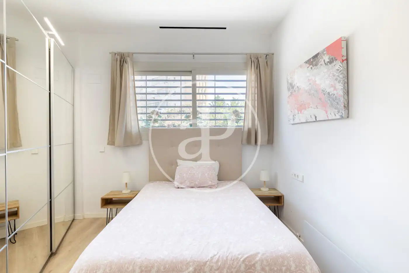 Schlafzimmer von Wohnung zum Verkauf in Barcelona mit Klimaanlage, Heizung und Terrasse