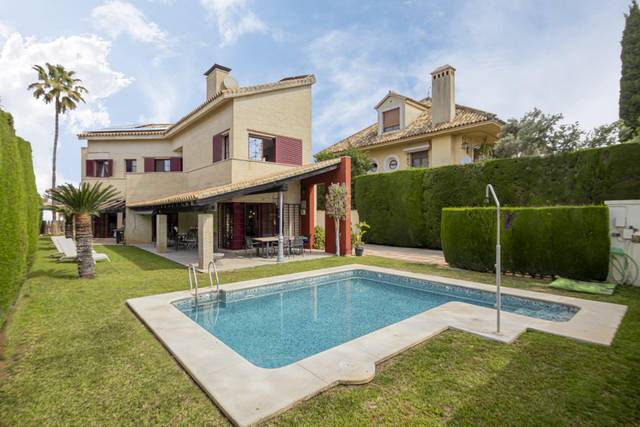 Casa-chalet en Alquiler en Avenida JACARANDA en El Zaudín - Club de Golf