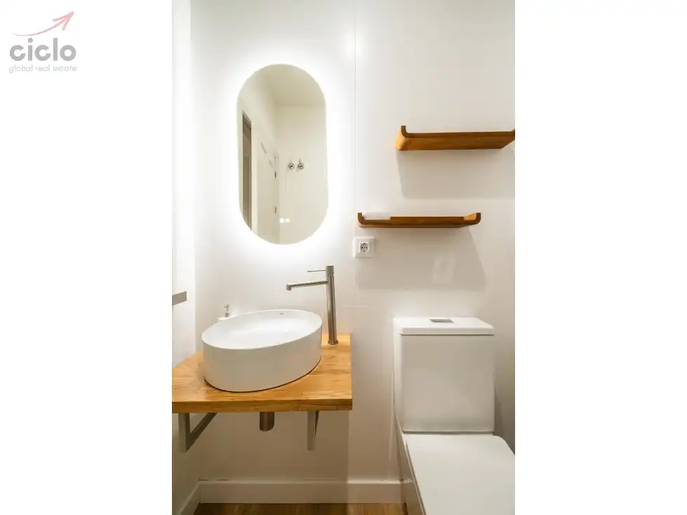 Baño de Piso de alquiler en Sevilla con Terraza, Piscina y Amueblado
