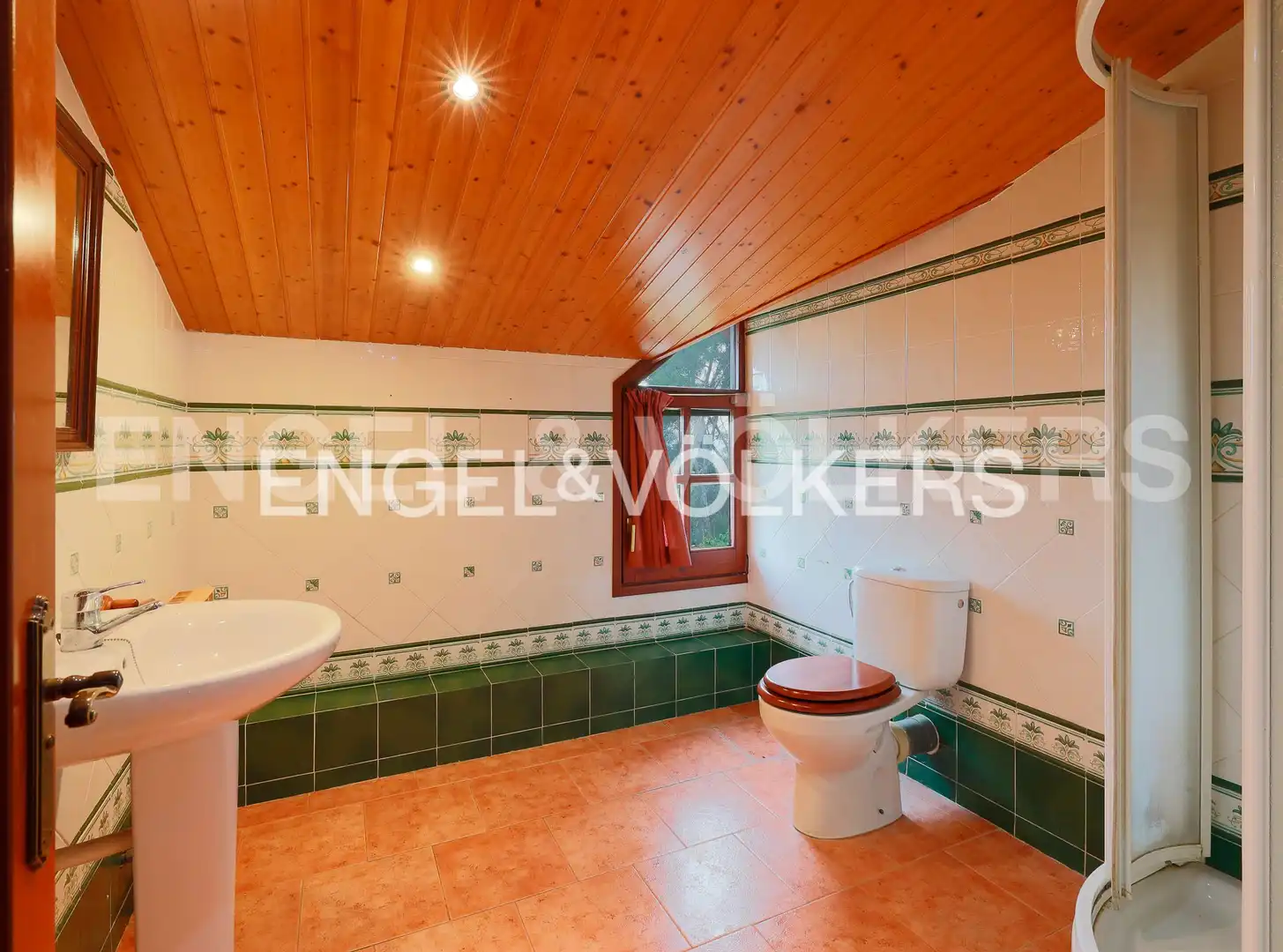 Baño de Casa o chalet en venta en Montcada i Reixac con Calefacción, Jardín privado y Terraza