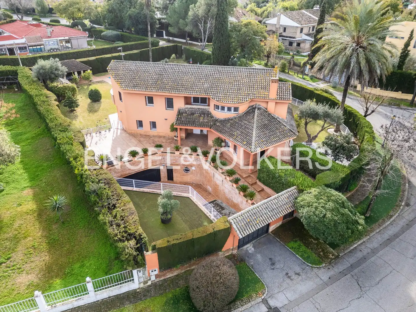 Vista exterior de Casa o chalet en venta en Mairena del Aljarafe con Aire acondicionado, Calefacción y Jardín privado