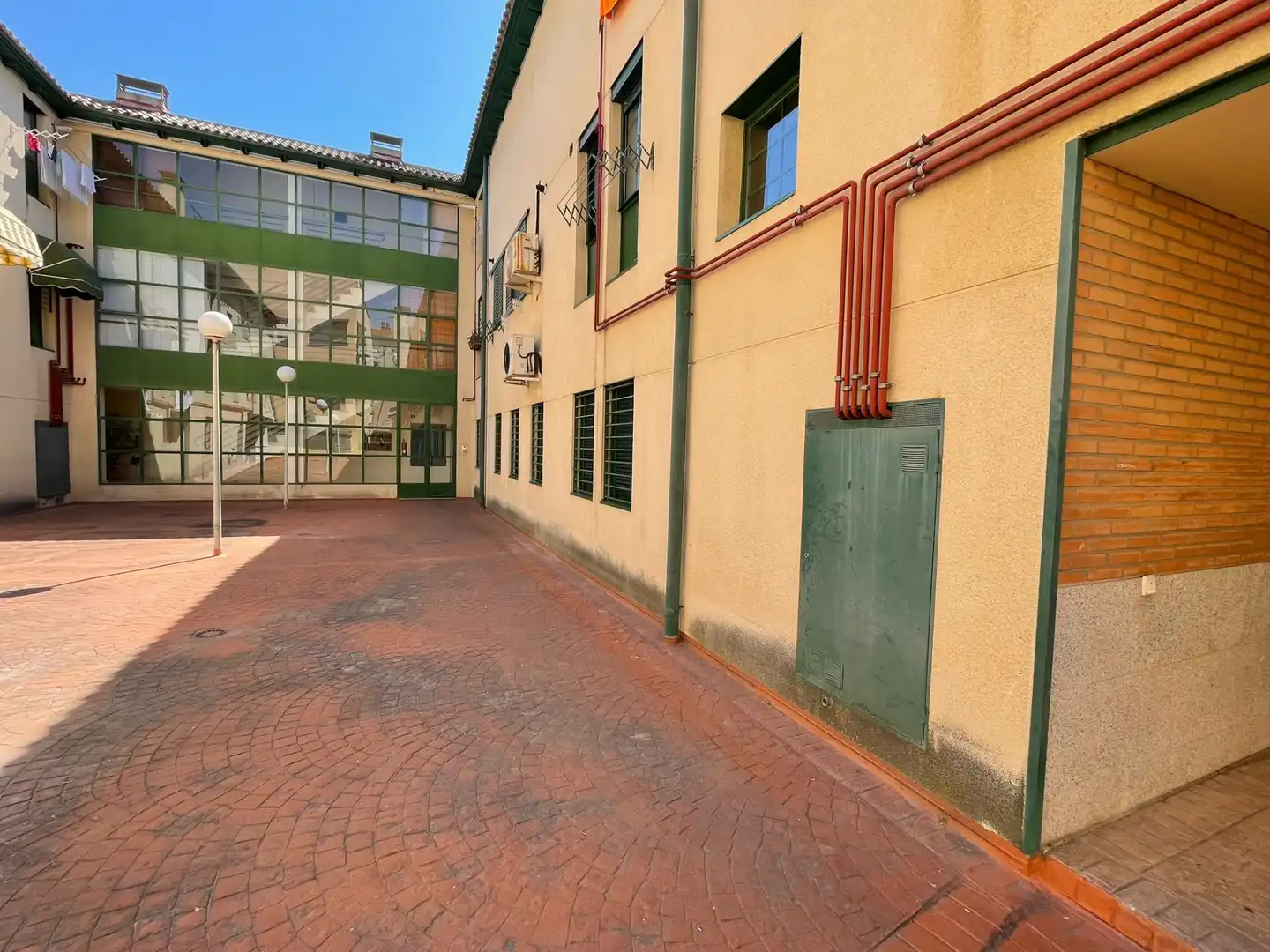 Vista exterior de Piso de alquiler en Alcalá de Henares con Calefacción, Parquet y Amueblado