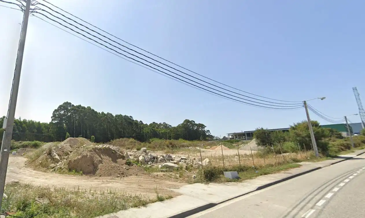 Terreno industrial en venta en Cervo