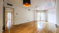 Living room of Flat to rent in  Madrid Capital  with Air Conditioner, Heating and Parquet flooring