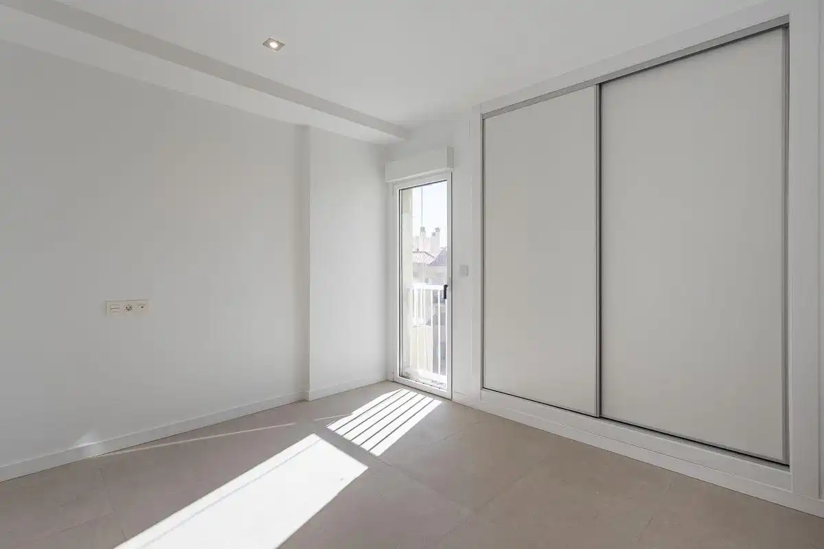 Bedroom of Flat for rent in Granada  with Air Conditioner, Heating and Terrace