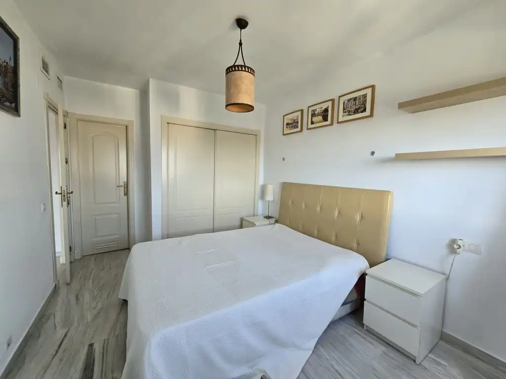 Schlafzimmer von Dachboden zum Verkauf in Málaga mit Klimaanlage, Terrasse und Gemeinschaftspool