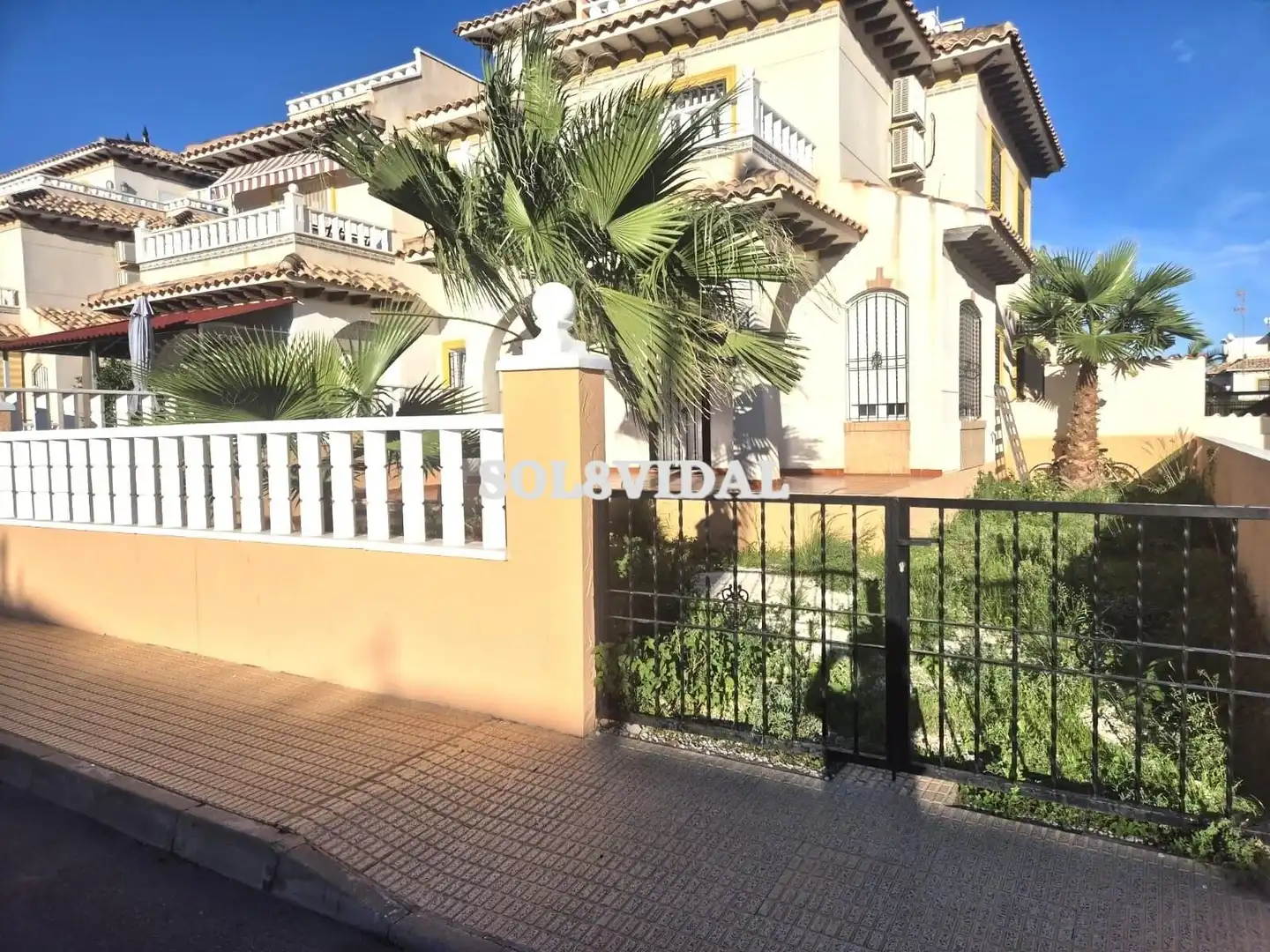 Vista exterior de Casa o xalet en venda en Orihuela amb Aire condicionat, Calefacció i Terrassa
