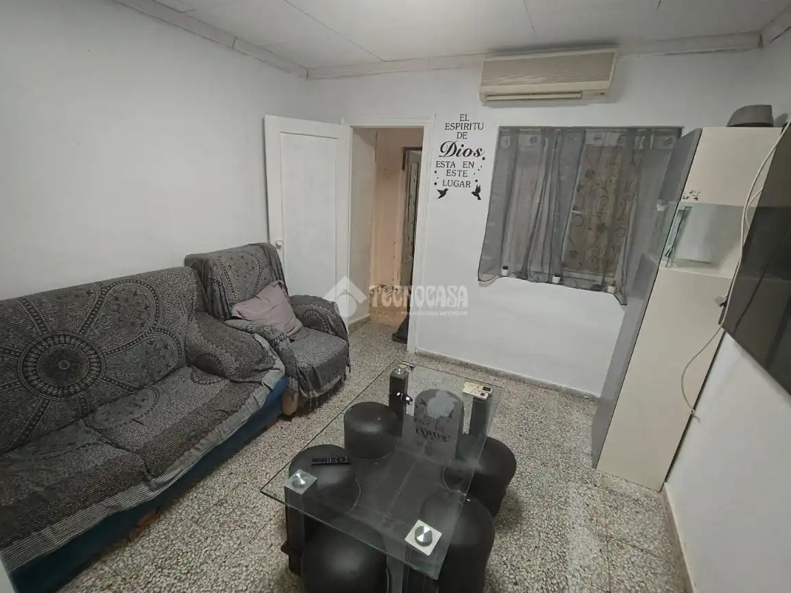 Sala d'estar de Casa adosada en venda en Espeluy amb Aire condicionat i Terrassa