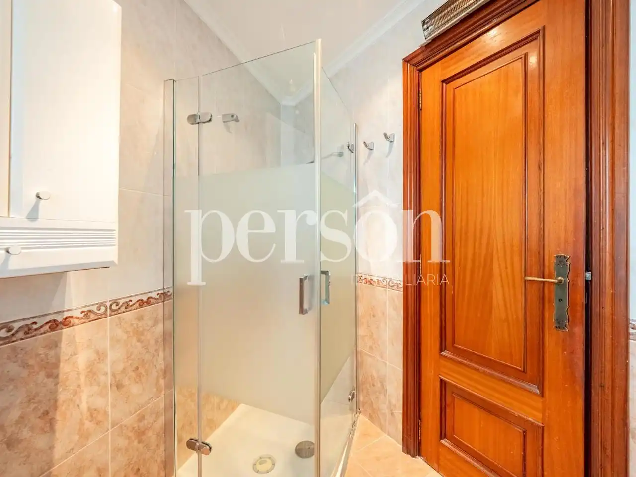 Bathroom of Flat for sale in Valencia  with Air Conditioner, Heating and Balcony