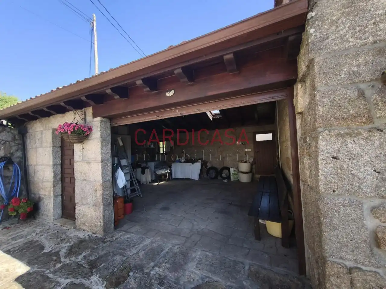 Aparcament de Casa o xalet en venda en Mondariz amb Calefacció, Jardí privat i Terrassa