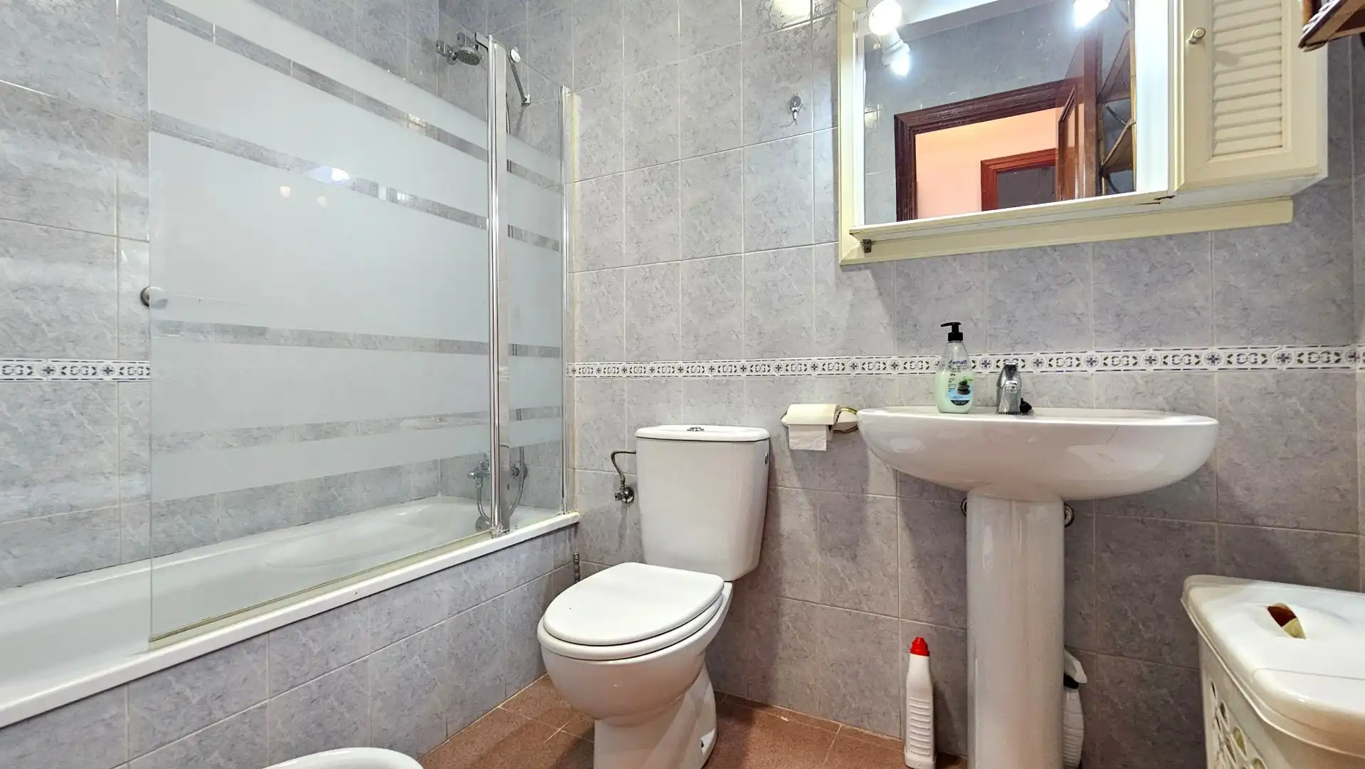 Badezimmer von Wohnung zum Verkauf in Chipiona mit Klimaanlage und Möbliert