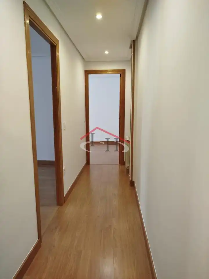Pis de lloguer en León Capital  amb Calefacció, Parquet i Terrassa
