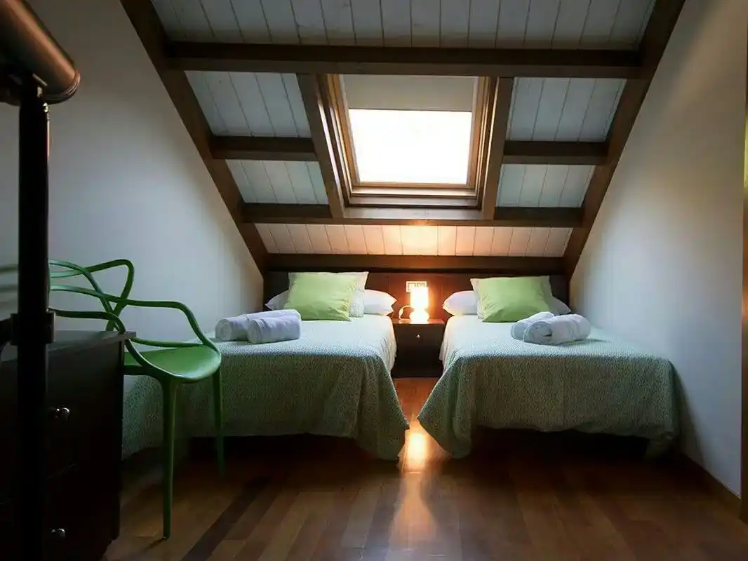 Schlafzimmer von Wohnung zur Miete in Carnota mit Möbliert und Balkon