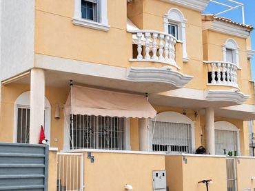 Villa con piscina in vendita a Almoradí