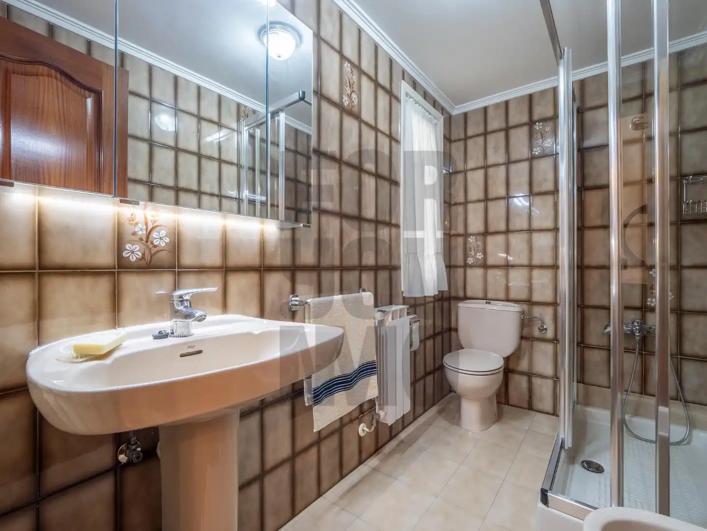 Bathroom of Flat for sale in Donostia - San Sebastián   with Heating, Parquet flooring and Terrace