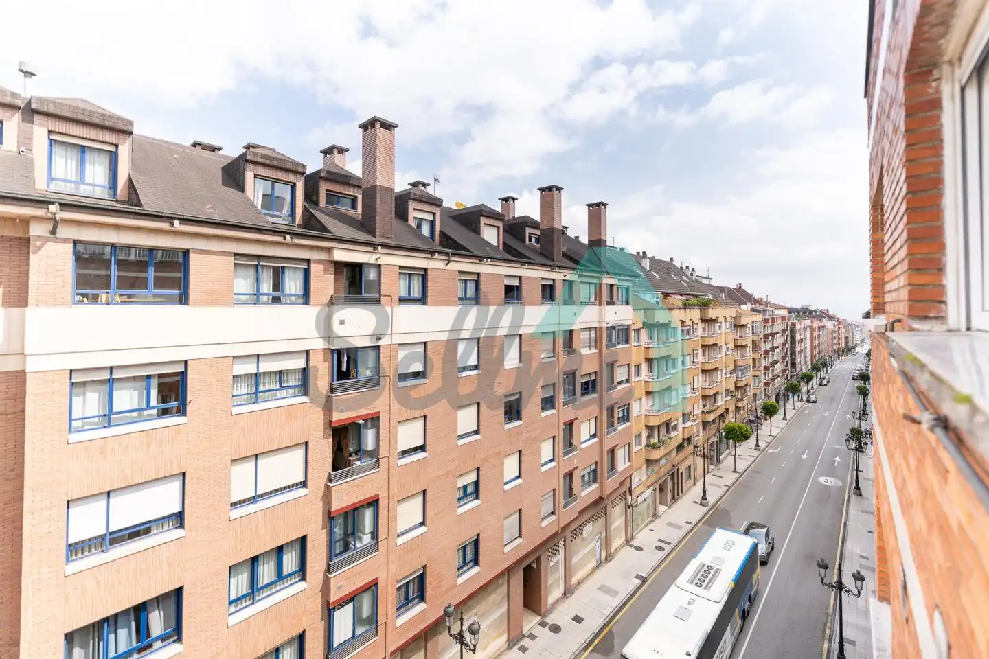Außenansicht von Wohnung zur Miete in Oviedo  mit Heizung, Terrasse und Möbliert