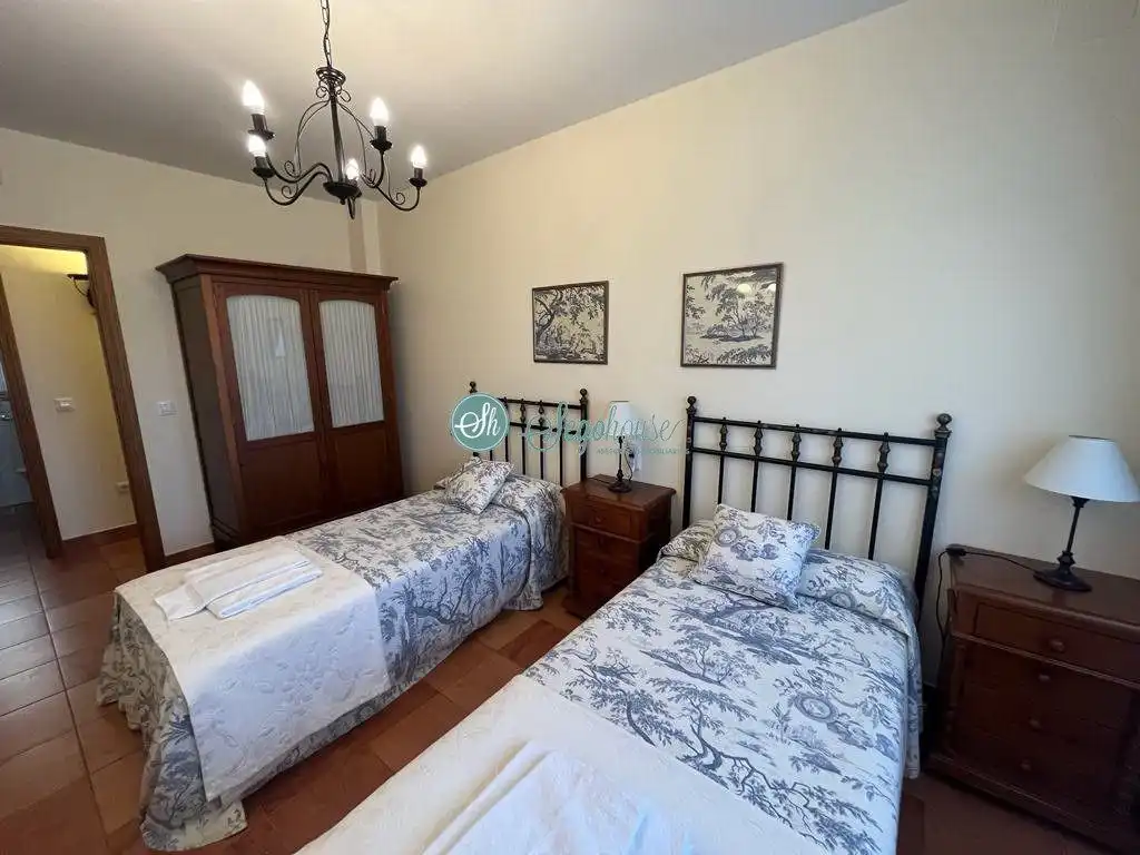 Dormitori de Casa o xalet de lloguer en Palazuelos de Eresma amb Calefacció, Terrassa i Moblat