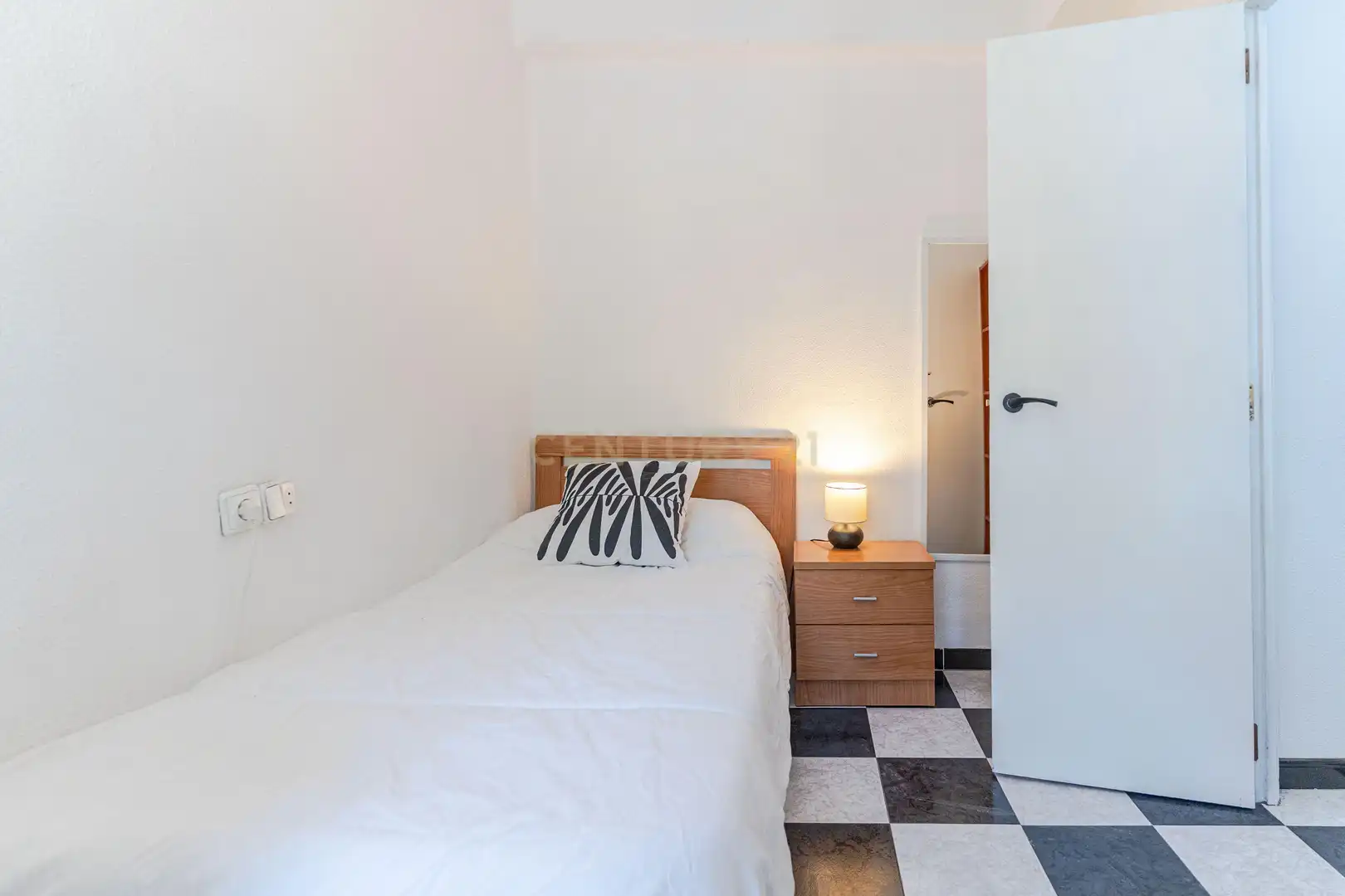 Bedroom of Flat for sale in Granada  with Air Conditioner and Balcony