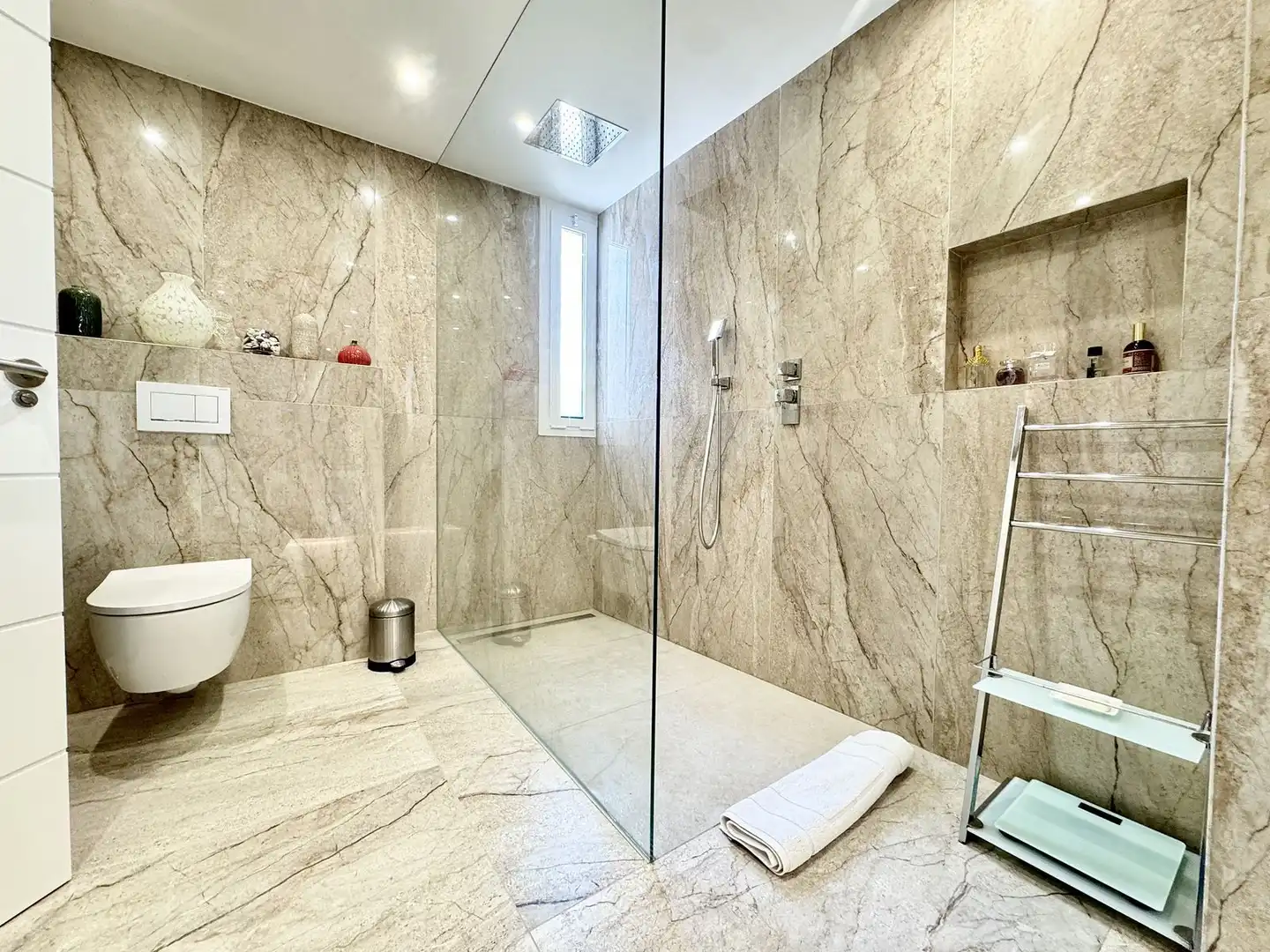 Bathroom of Flat for sale in Benahavís  with Air Conditioner, Terrace and Furnished