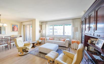 Living room of Flat for sale in Girona Capital  with Air Conditioner, Heating and Terrace