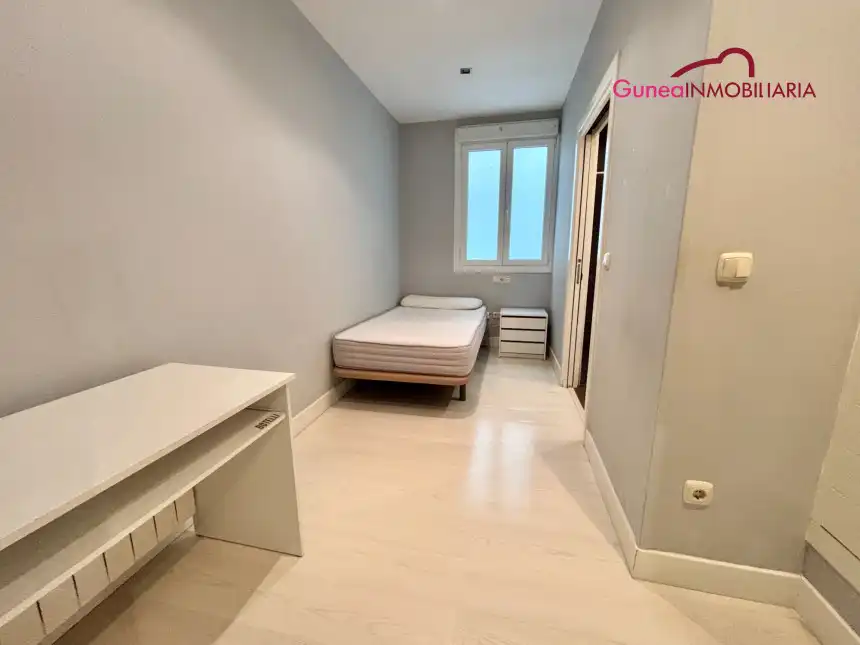Schlafzimmer von Wohnung zum Verkauf in Donostia - San Sebastián 
