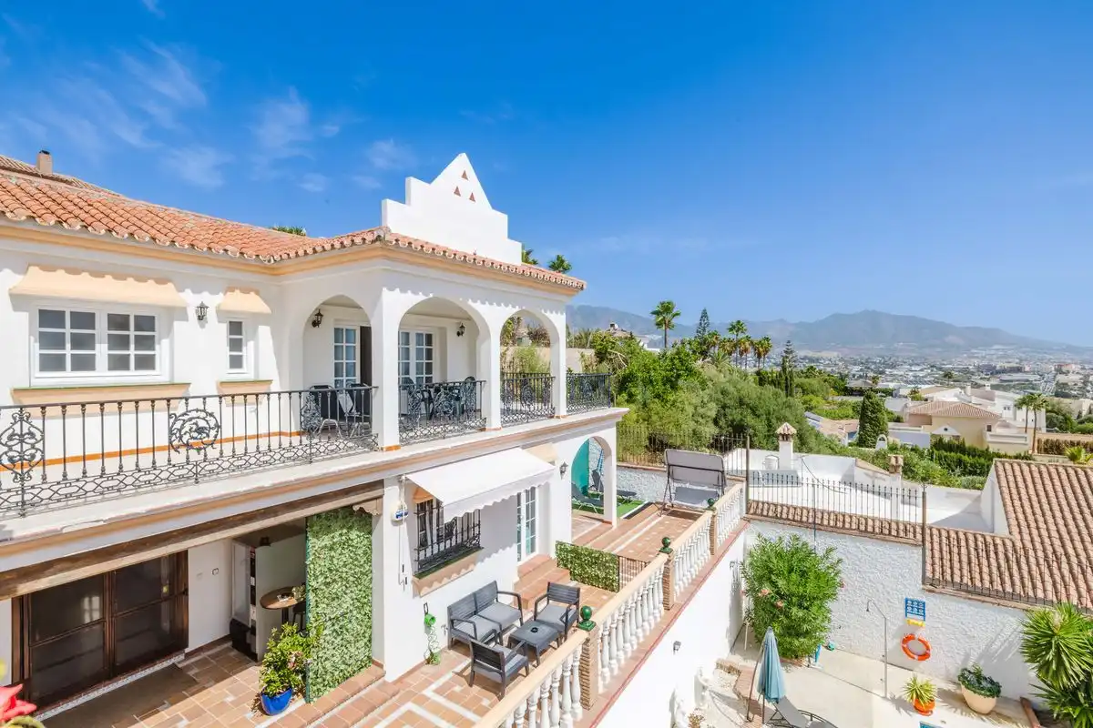 Vista exterior de Casa o chalet en venta en Mijas con Aire acondicionado, Calefacción y Jardín privado