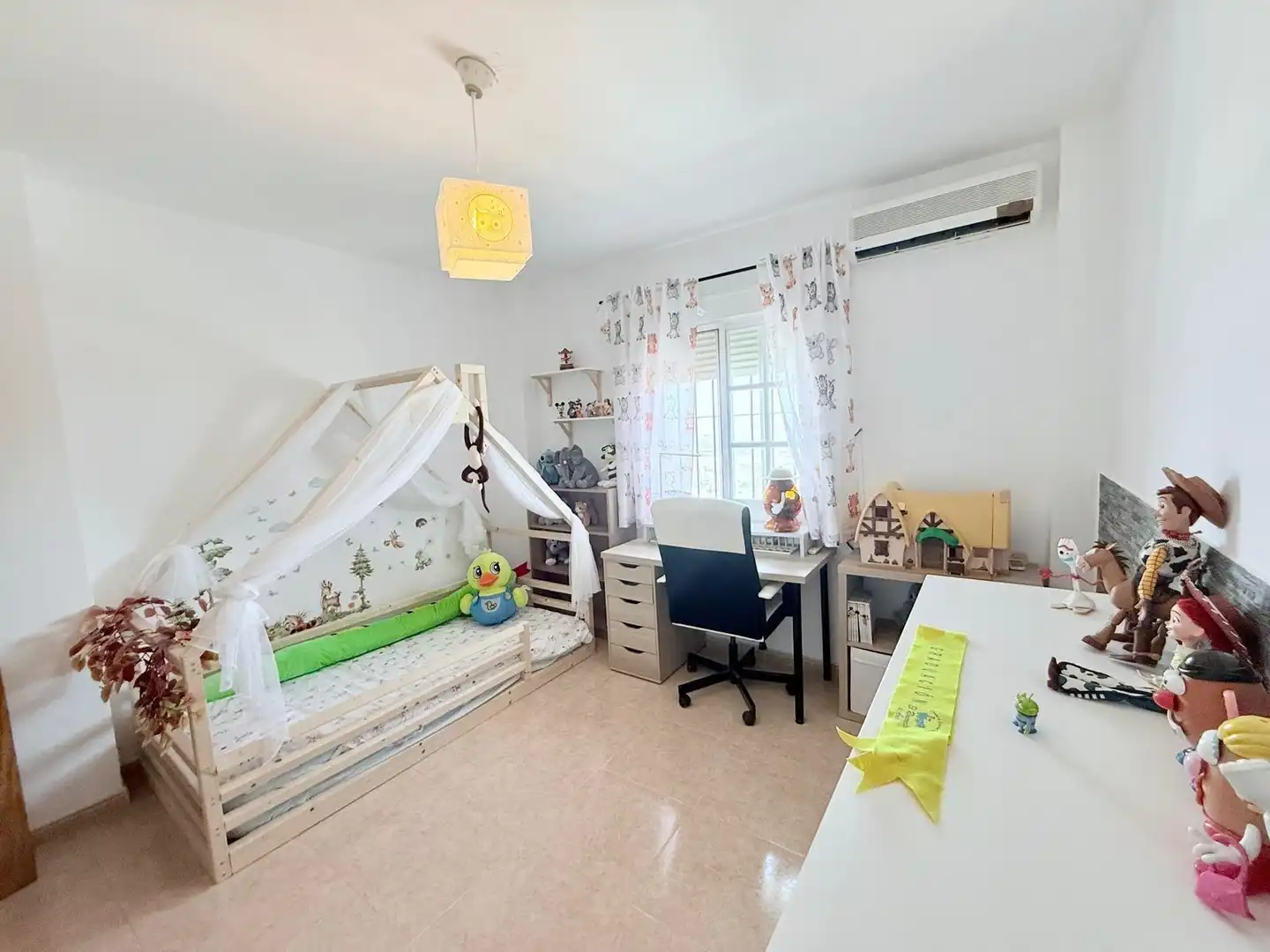 Casa aparellada amb jardí en venda a Calle QUITAPENAS, imagen 26