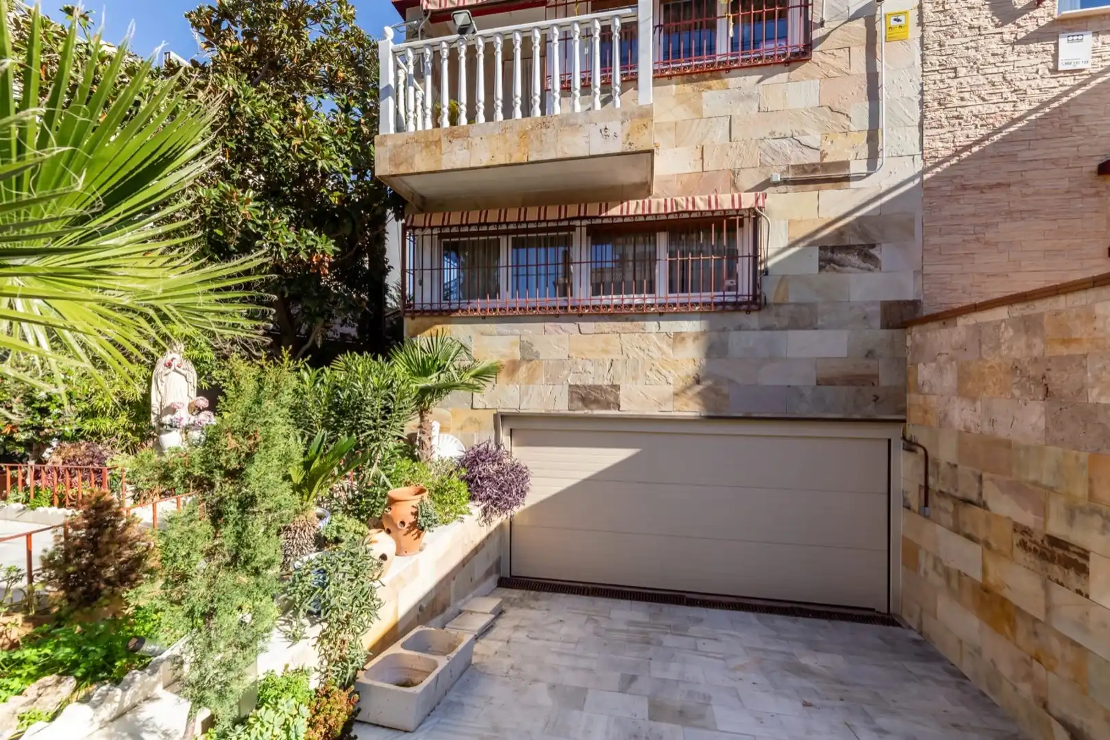 Jardín de Casa adosada en venta en Madrid con Aire acondicionado, Calefacción y Jardín privado