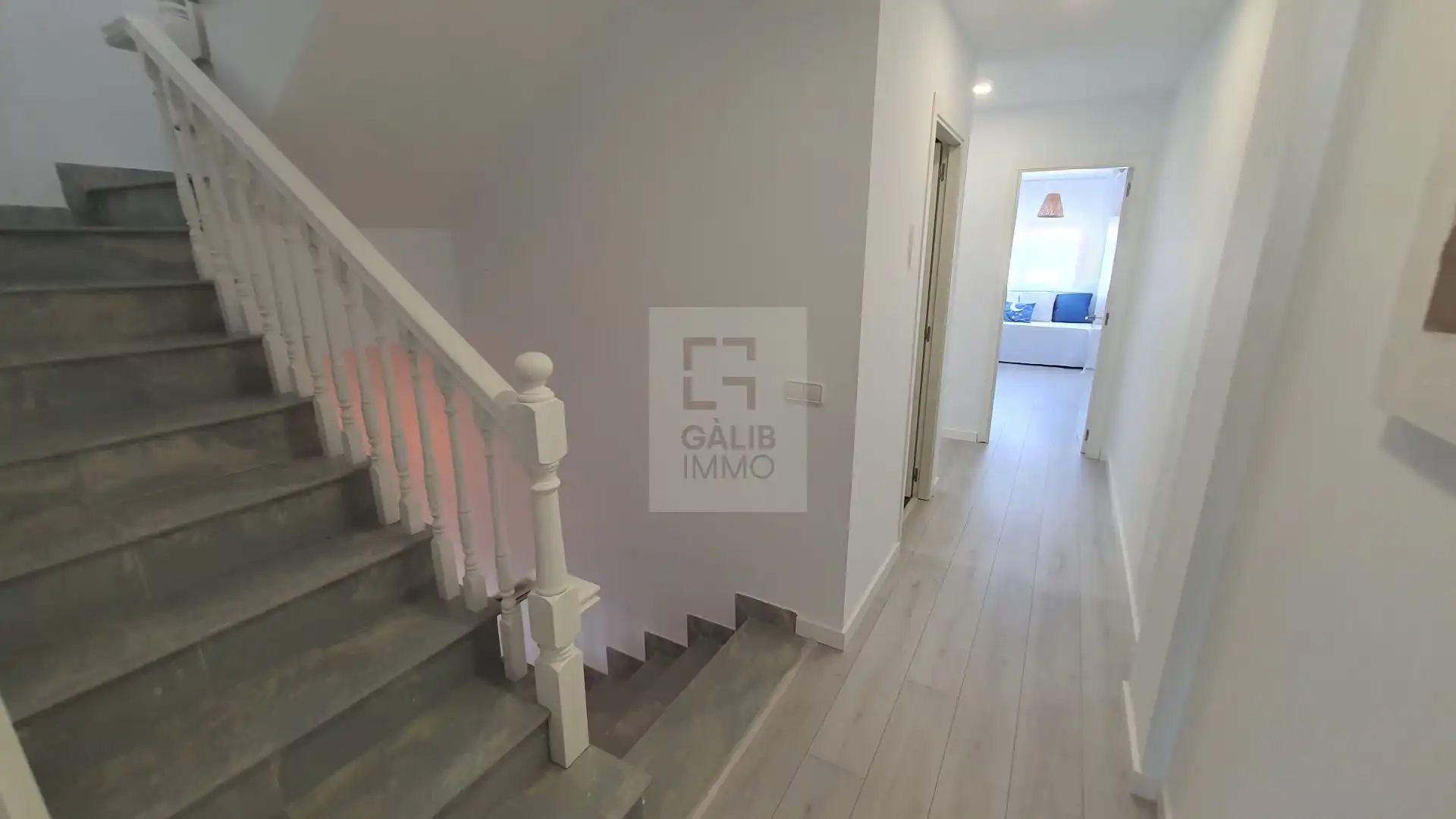 Einfamilien-Reihenhaus zum Verkauf in Empuriabrava mit Klimaanlage, Terrasse und Möbliert
