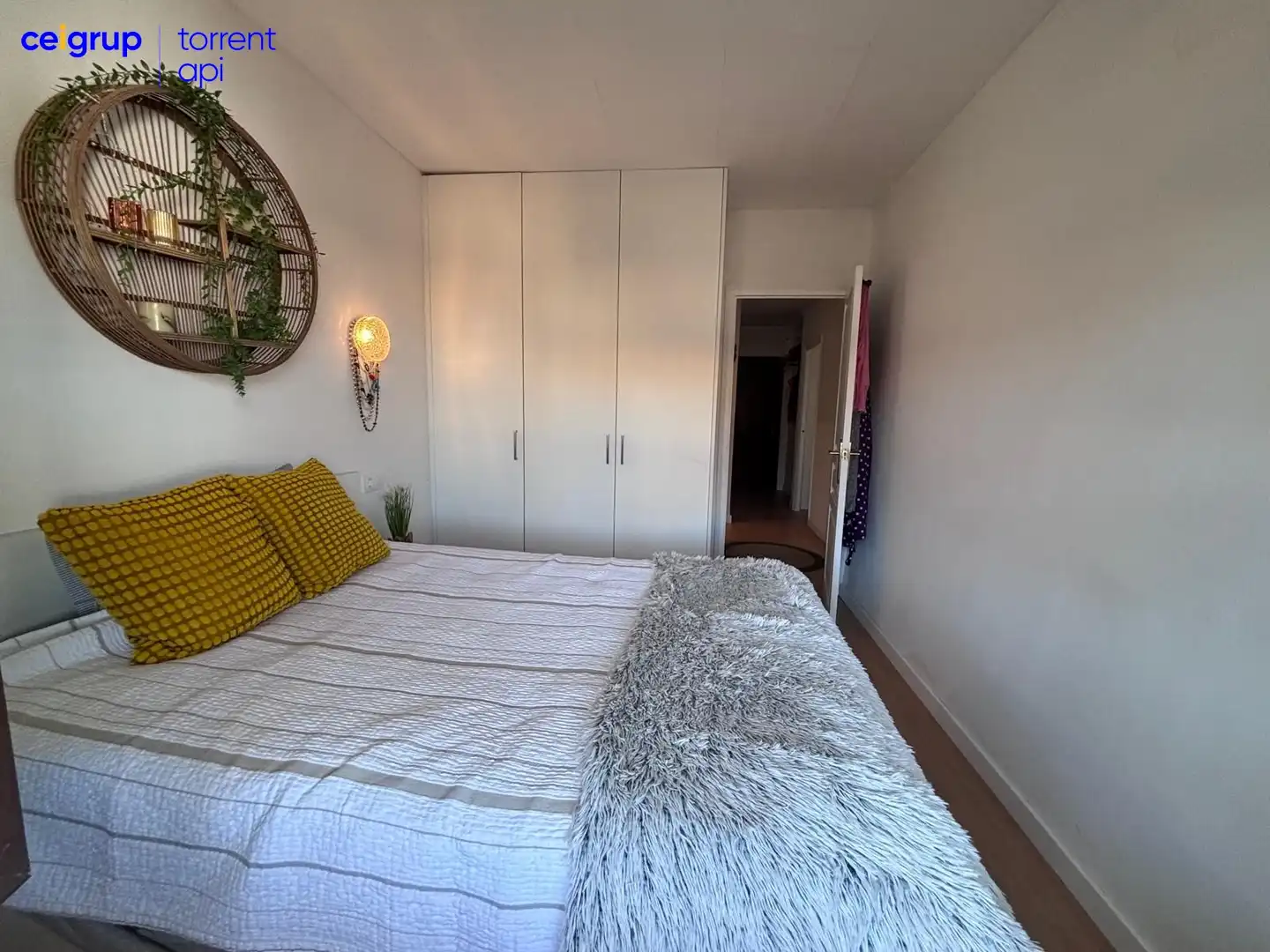 Schlafzimmer von Dachboden zum Verkauf in L'Escala mit Klimaanlage und Terrasse