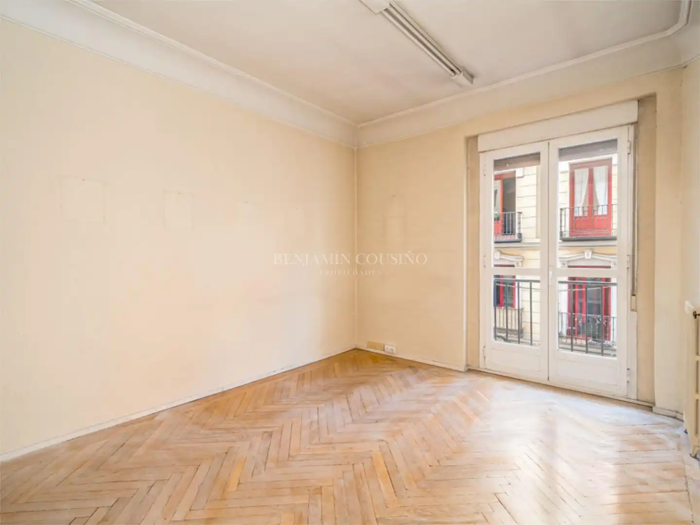 Habitación de Piso en venta en Madrid con Balcón