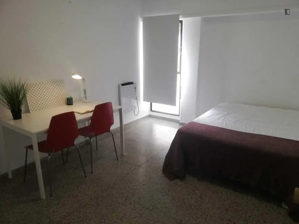 Schlafzimmer von Wohnungen zur untervermieten in Valencia mit Möbliert, Ofen und Waschmaschine