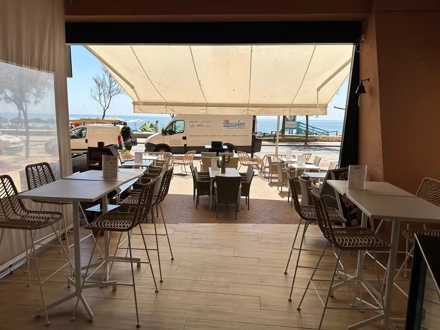 Local comercial en traspàs a Puerto Deportivo