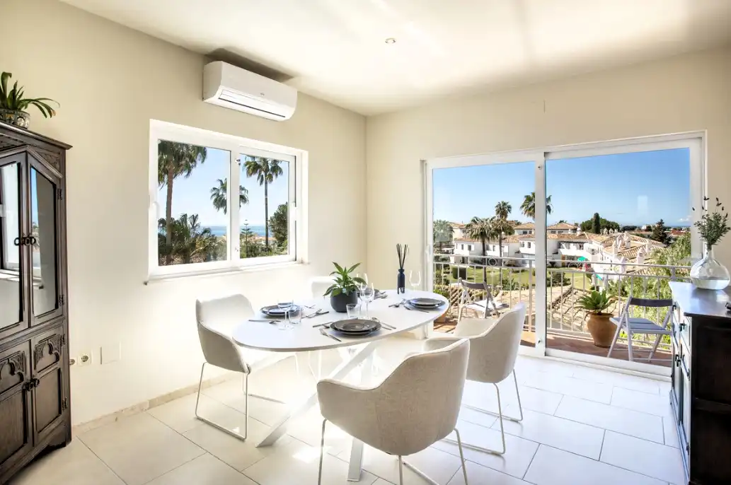 Menjador de Casa o xalet en venda en Mijas amb Aire condicionat, Jardí privat i Terrassa