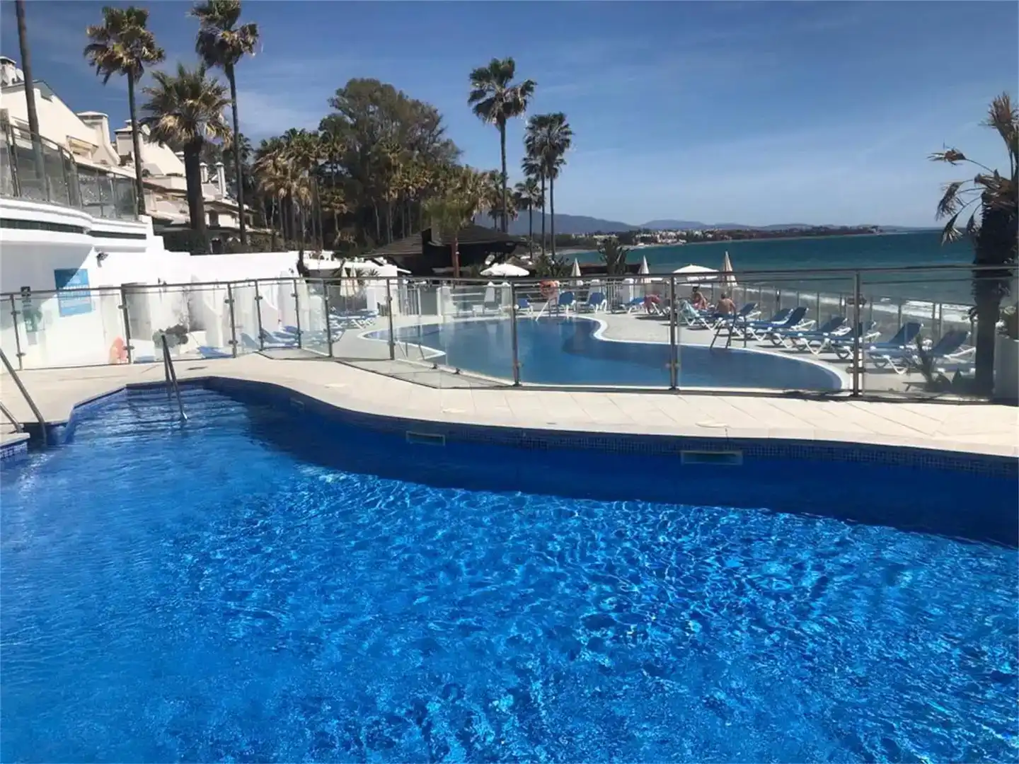 Piscina de Casa adosada en venda en Estepona amb Aire condicionat, Piscina i Balcó