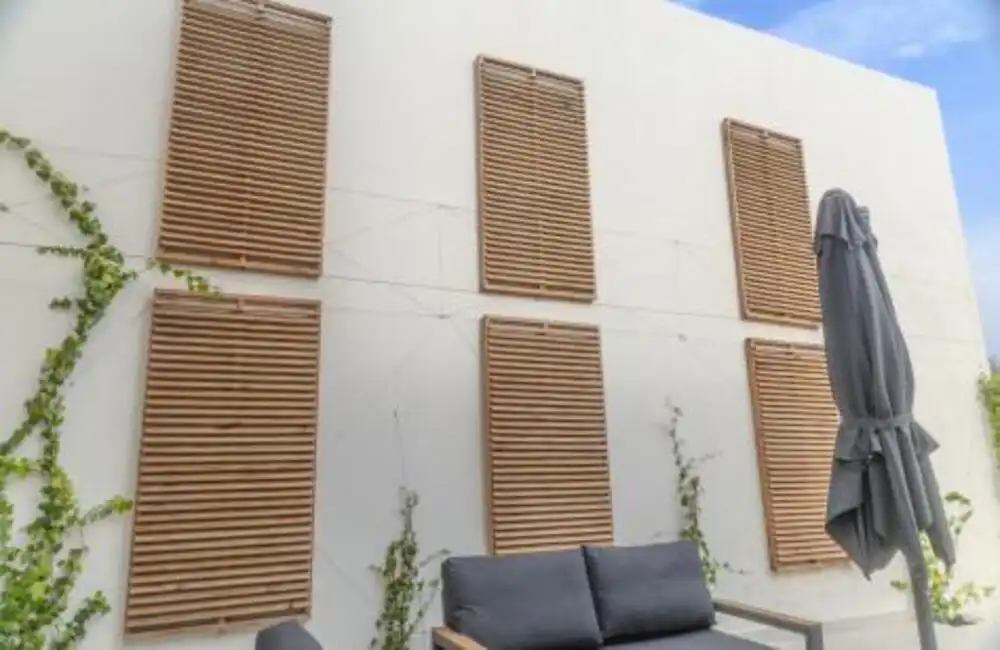 Terrasse von Einfamilien-Reihenhaus zum Verkauf in Casares mit Klimaanlage, Privatgarten und Terrasse