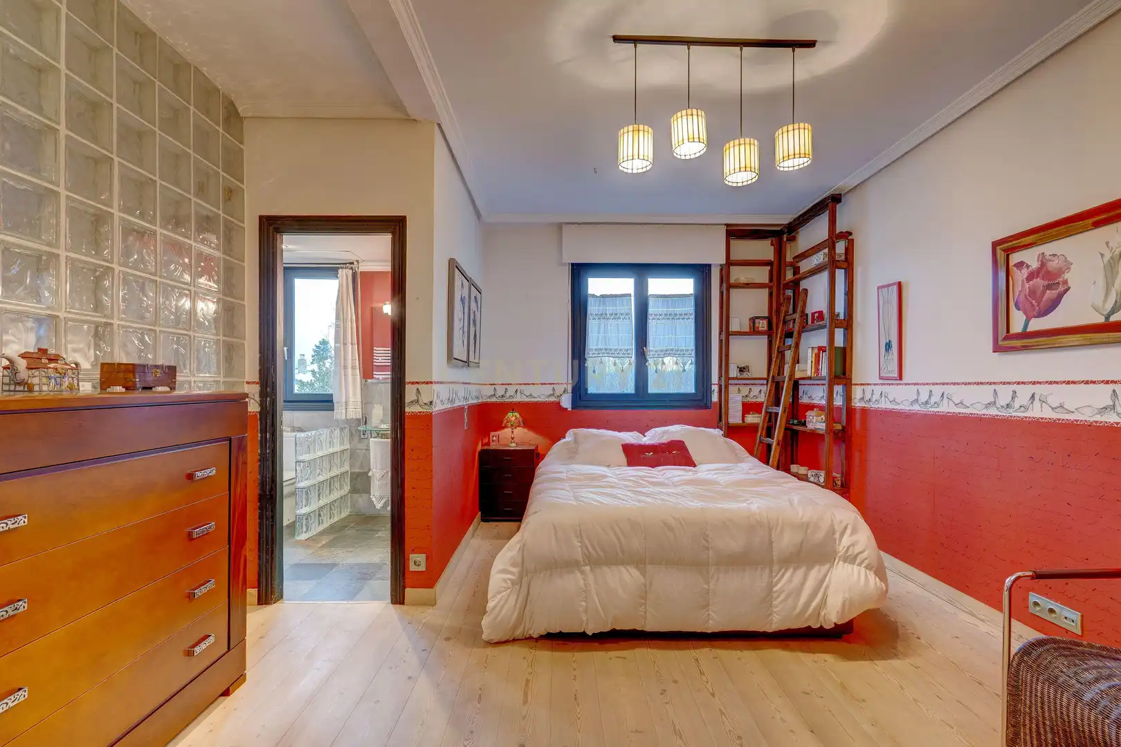 Schlafzimmer von Einfamilien-Reihenhaus zum Verkauf in Anguciana mit Privatgarten, Abstellraum und Schwimmbad