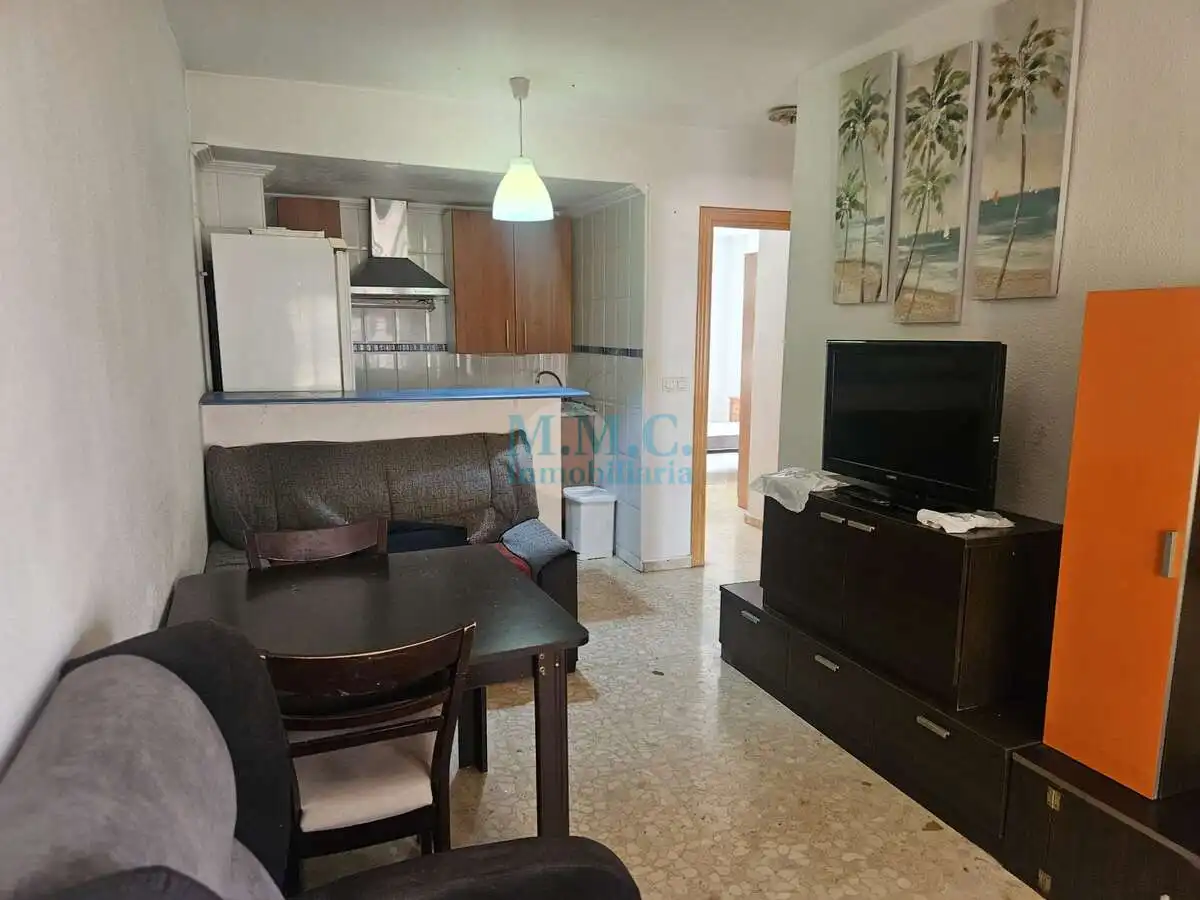 Sala d'estar de Pis en venda en Roquetas de Mar amb Aire condicionat, Terrassa i Moblat