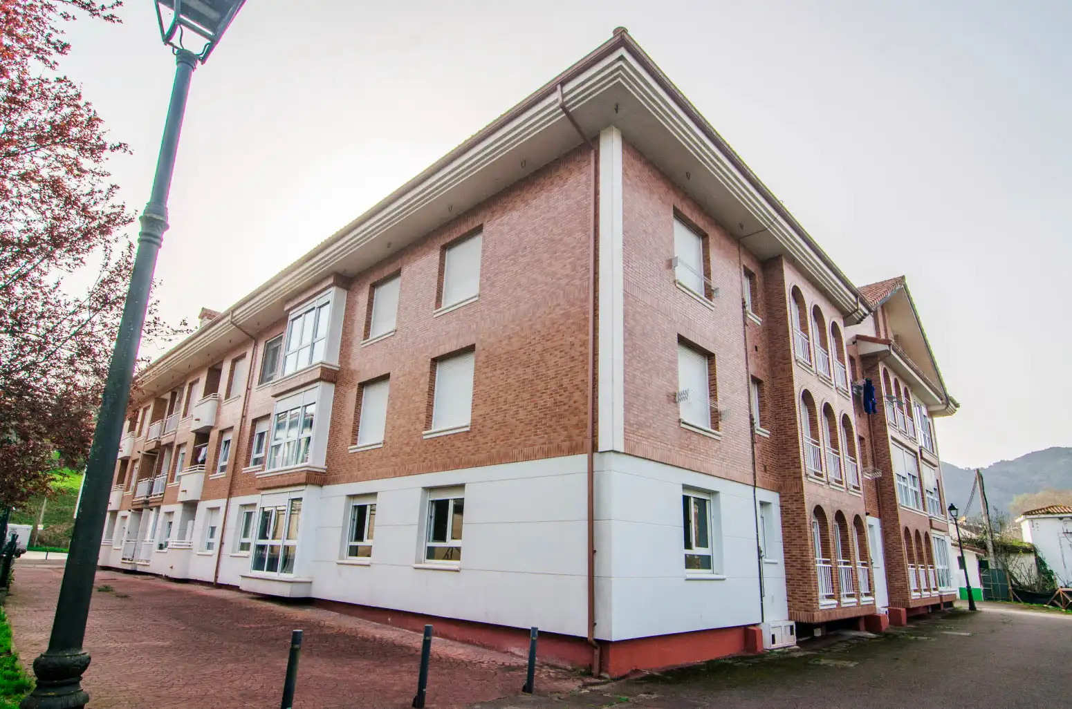 Außenansicht von Erdgeschoss zum Verkauf in Ampuero mit Heizung, Parkett und Möbliert