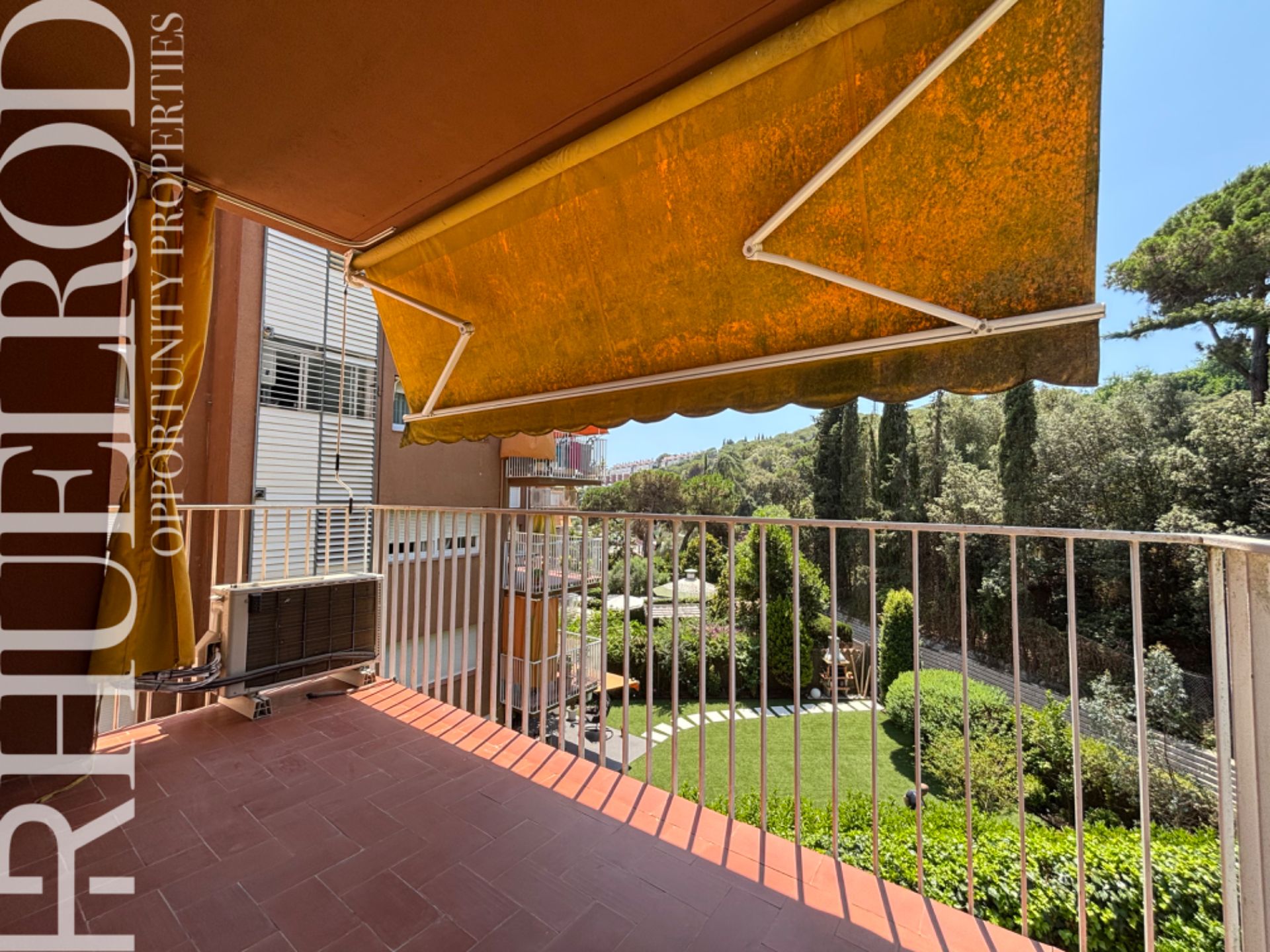 Vista exterior de Pis en venda en Sant Vicenç de Montalt amb Aire condicionat, Parquet i Terrassa