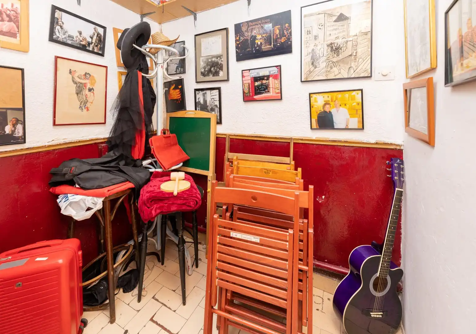 Local en venta en Granada con Amueblado