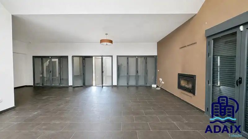 Houses for sale in Layos  with Air Conditioner, Heating and Terrace
