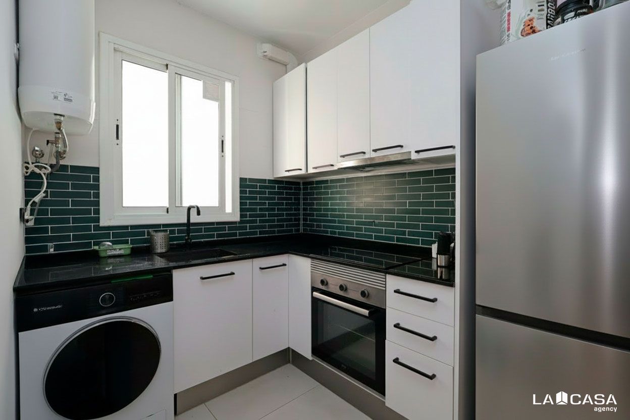 Kitchen of Flat for sale in L'Hospitalet de Llobregat  with Heating
