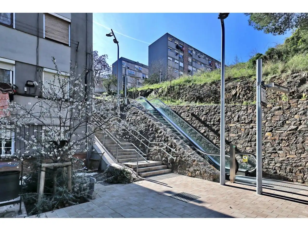 Vista exterior de Pis en venda en Barcelona amb Calefacció