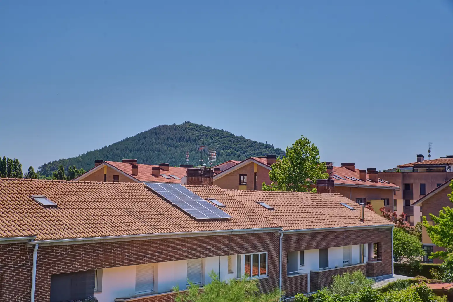 Vista exterior de Casa adosada en venta en Ezcabarte con Calefacción, Jardín privado y Parquet